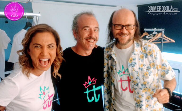 Nueva sesión de fotos con Santiago Segura, Toni Acosta y Pepón Nieto para el Objetivo Rett con los diseños de Gamero Gil